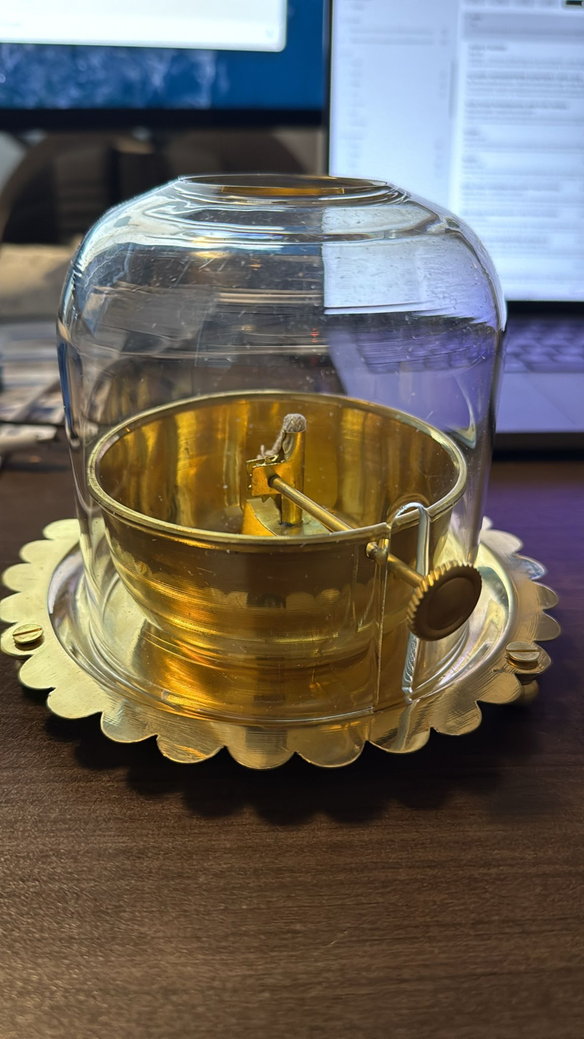 Brass Akhand Diya with Adjustable Bati, with Screw Lever for Puja, Borosilicate Glass