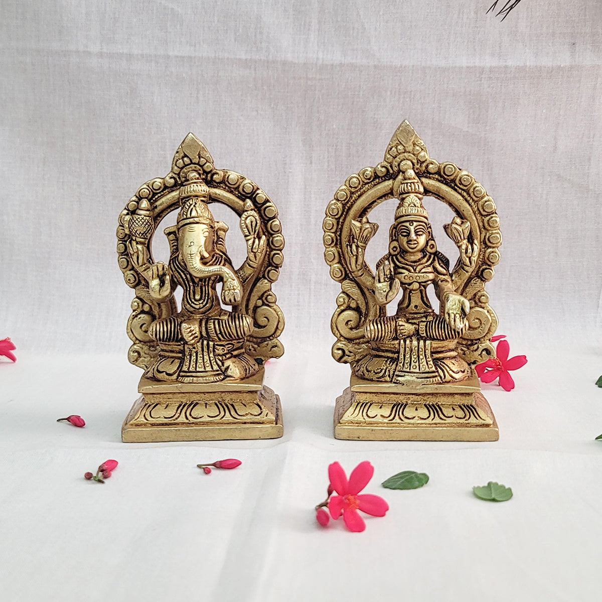 Brass Ganesh and Lakshmi Idol Set – 5 Inch Antique Finish | Handmade Hindu Deity Statues for Pooja, Diwali, and Home Decor | Premium Sculpture Gift Set – Image 2