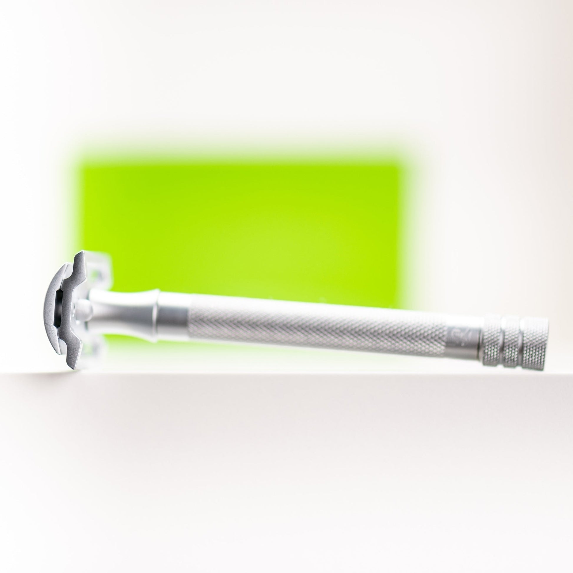 Merkur 3-Piece DE Safety Razor, Closed Comb, Knurled Extra Long Handle, Matte Chrome - Image 2