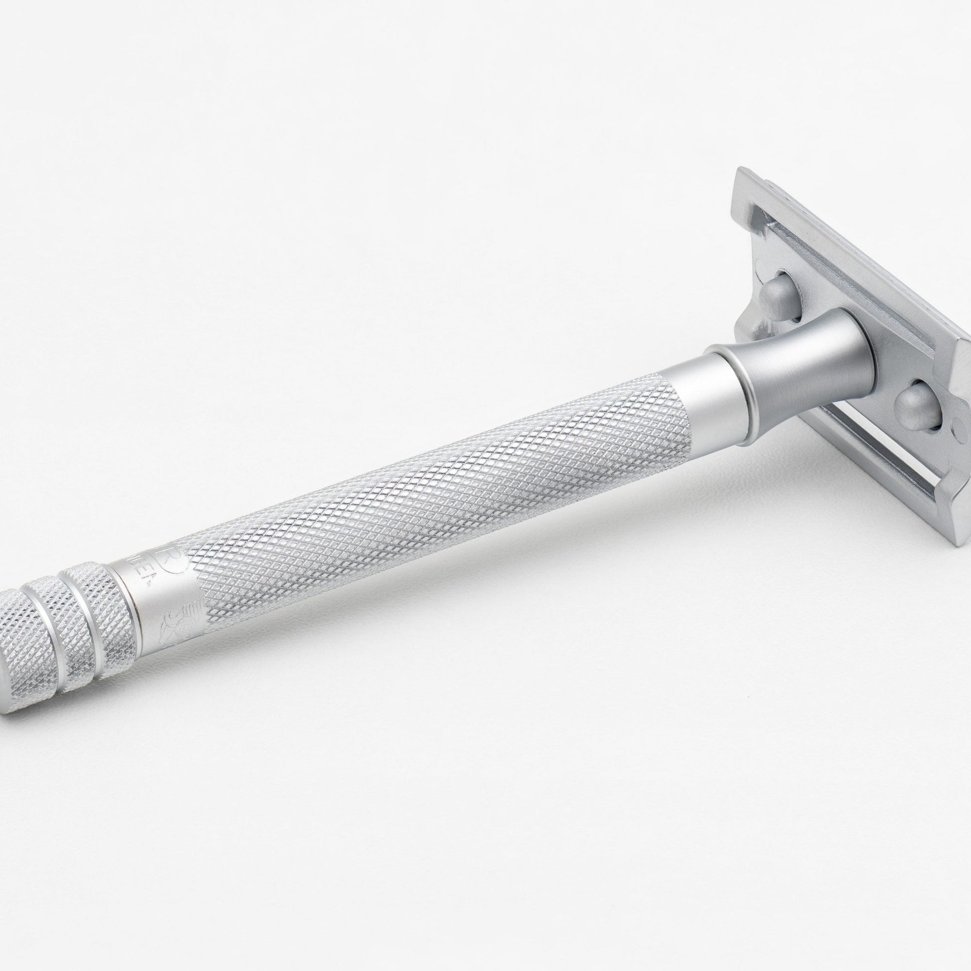 Merkur 3-Piece DE Safety Razor, Closed Comb, Knurled Extra Long Handle, Matte Chrome - Image 7