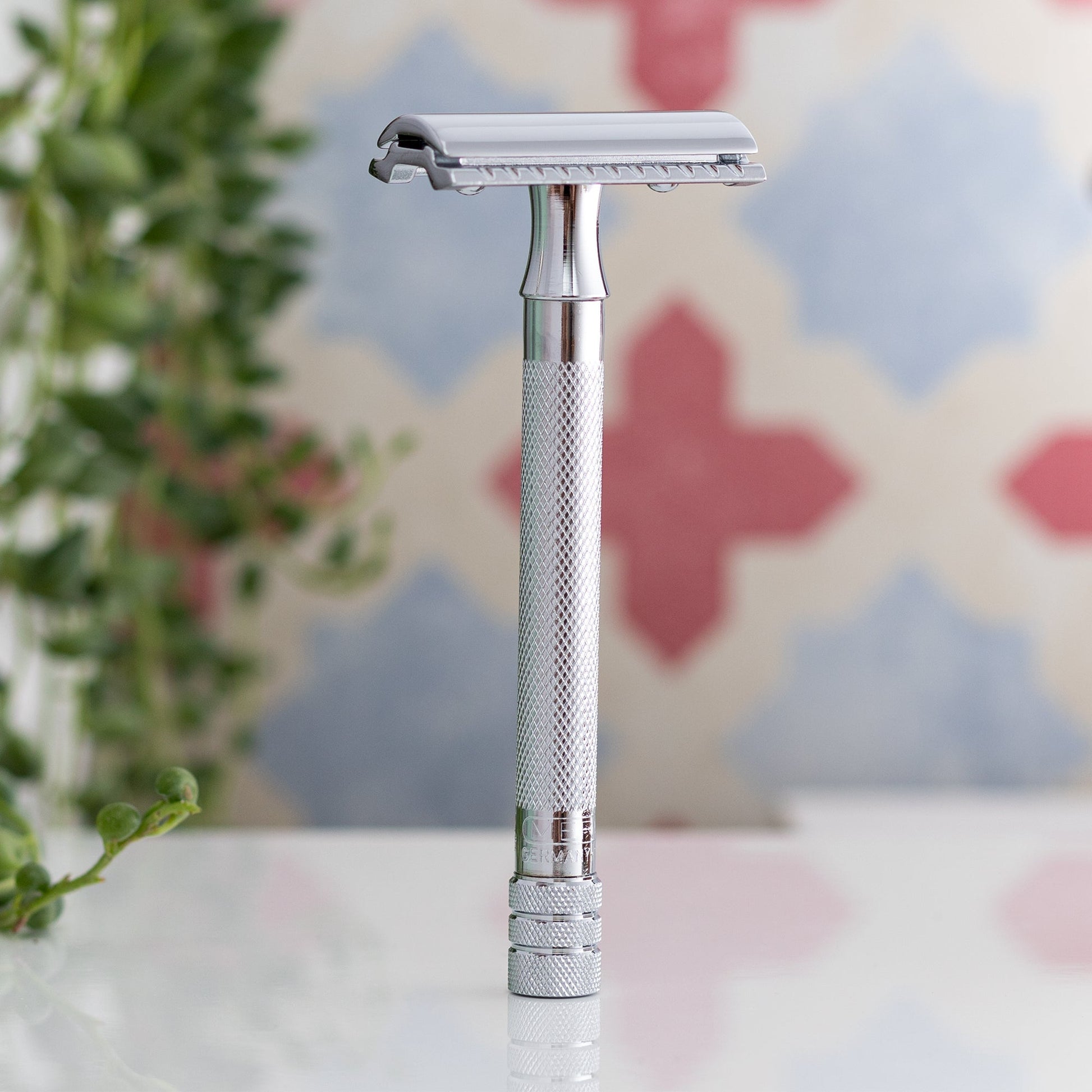 Merkur 23C 3-Piece DE Safety Razor, Closed Comb, Knurled Extra Long Handle, Chrome - Image 9