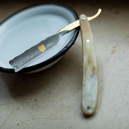 Dovo Straight Razor, "Bergischer Lowe" 5/8", Carbon Steel, Full Hollow Grind, Horn Handle by Dovo - Straight Razor (View 7)