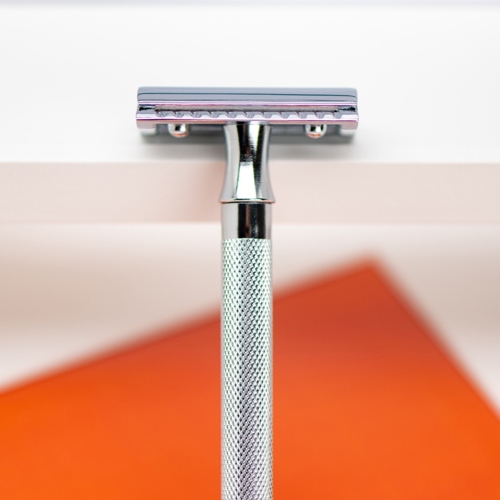 Merkur 3-Piece Ladies DE Safety Razor, Closed Comb, Knurled Extra Long Handle, Chrome, Pink Box - Image 7