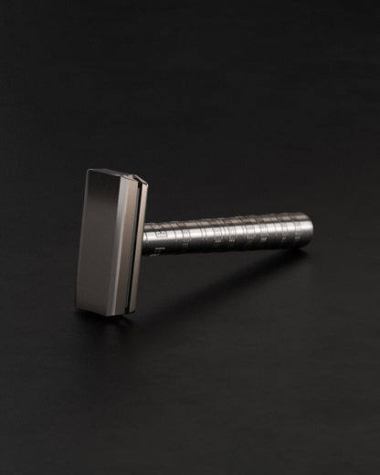 Henson Ti22 Titanium head geometry clamping a double-edge blade tightly to eliminate blade chatter and razor burn.
